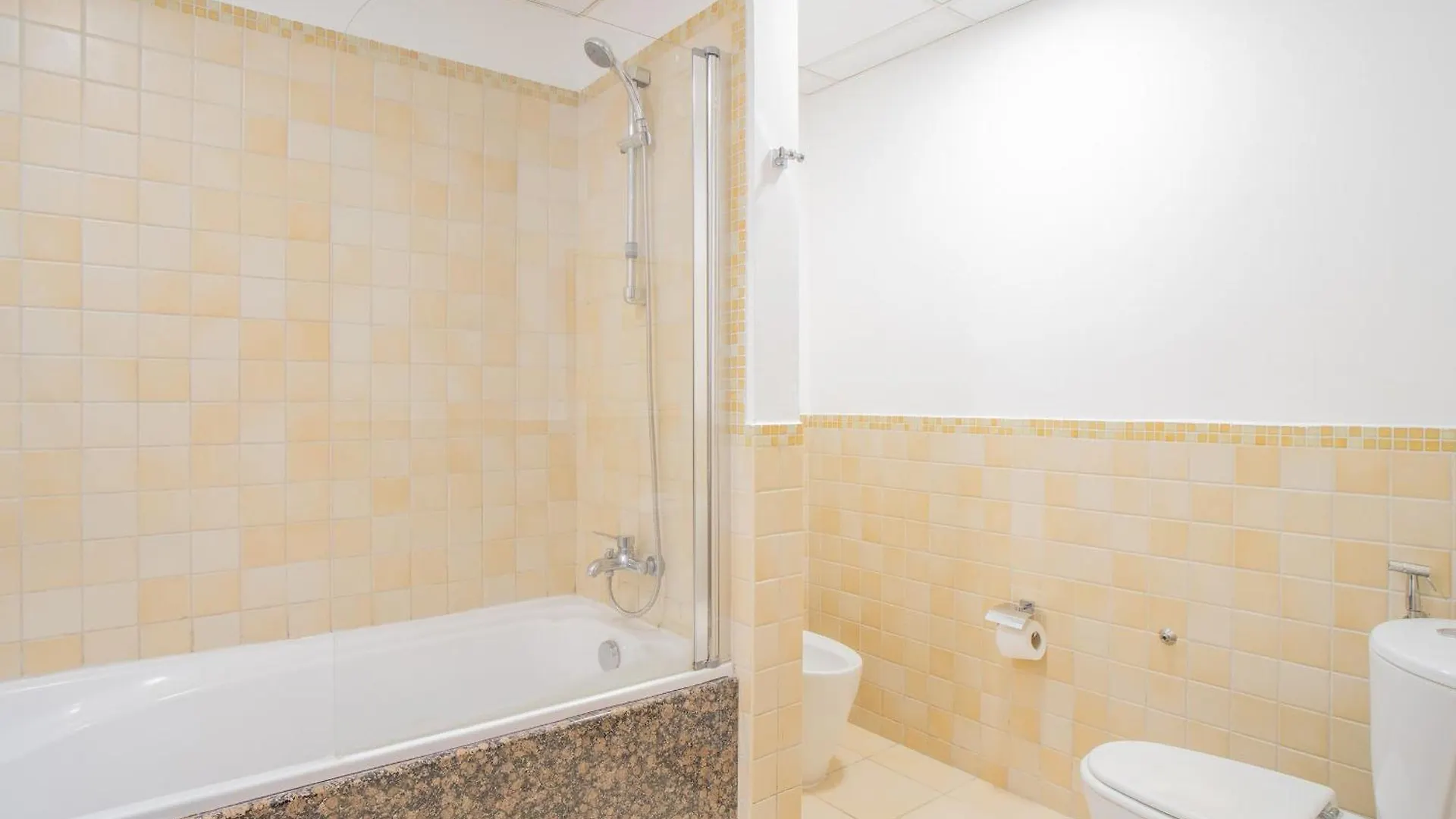 Jbr The Walk - Shams 2, Spacious Accommodate 7 Adults With 5M Walk To The Beach By Gardenia Suites Dubái 0*,  Emiratos Árabes Unidos