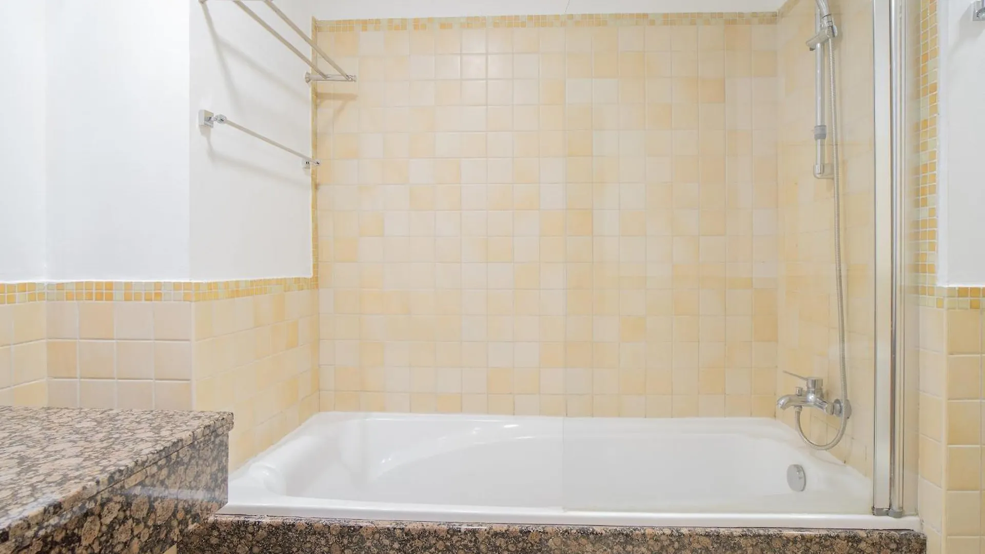 Jbr The Walk - Shams 2, Spacious Accommodate 7 Adults With 5M Walk To The Beach By Gardenia Suites Dubái Emiratos Árabes Unidos